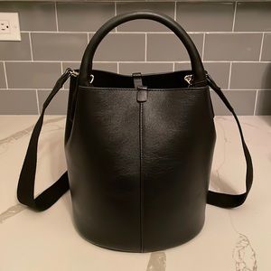 LEATHER BUCKET BAG